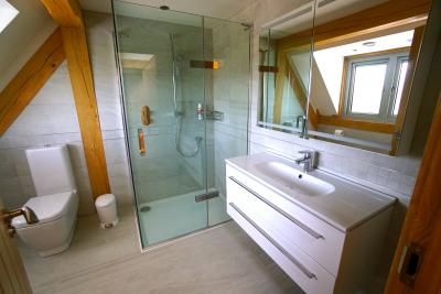  luxury bathrooms,  mark Bywater